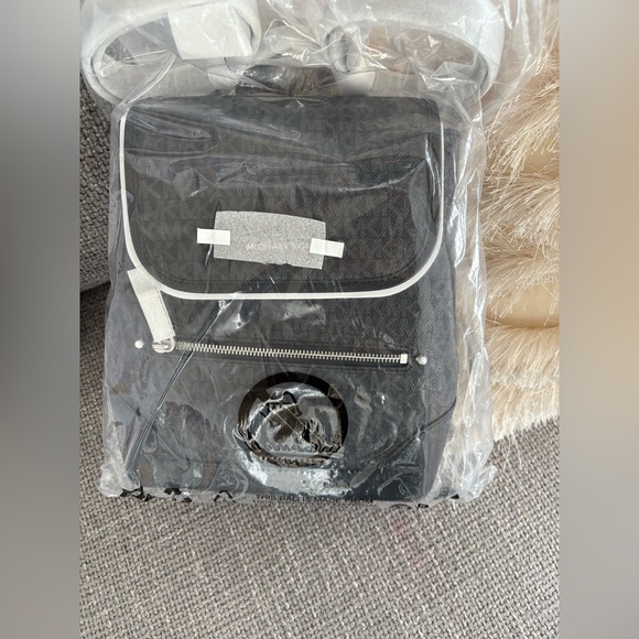 Michael Kors Harrison Backpack Black – In-Store sealed (Not from Outlet) - Picture 6 of 13